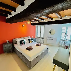 Apartment New Street House, Parma